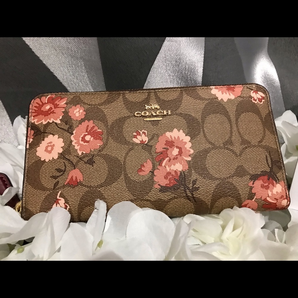 BNWT COACH WALLET